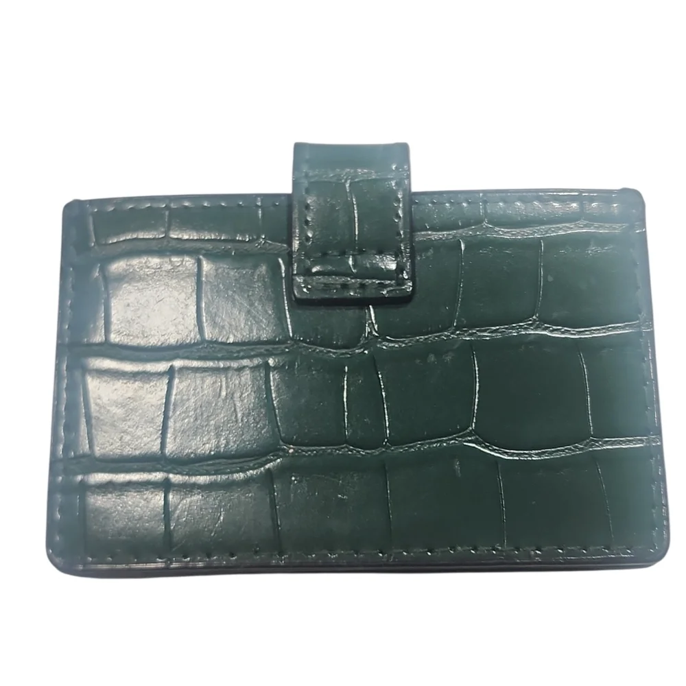 Victoria's Secret Green Embossed Card Holder. - Picture 2 of 7